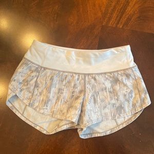 Lululemon Speed Up LR 2.5” Lined shorts. Size 0. White and grey